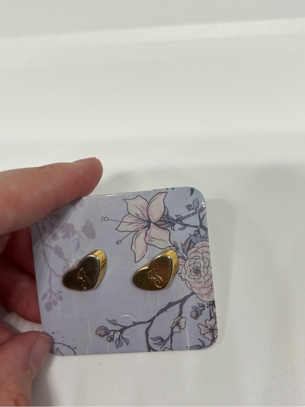 Y2K guess heart stud earrings